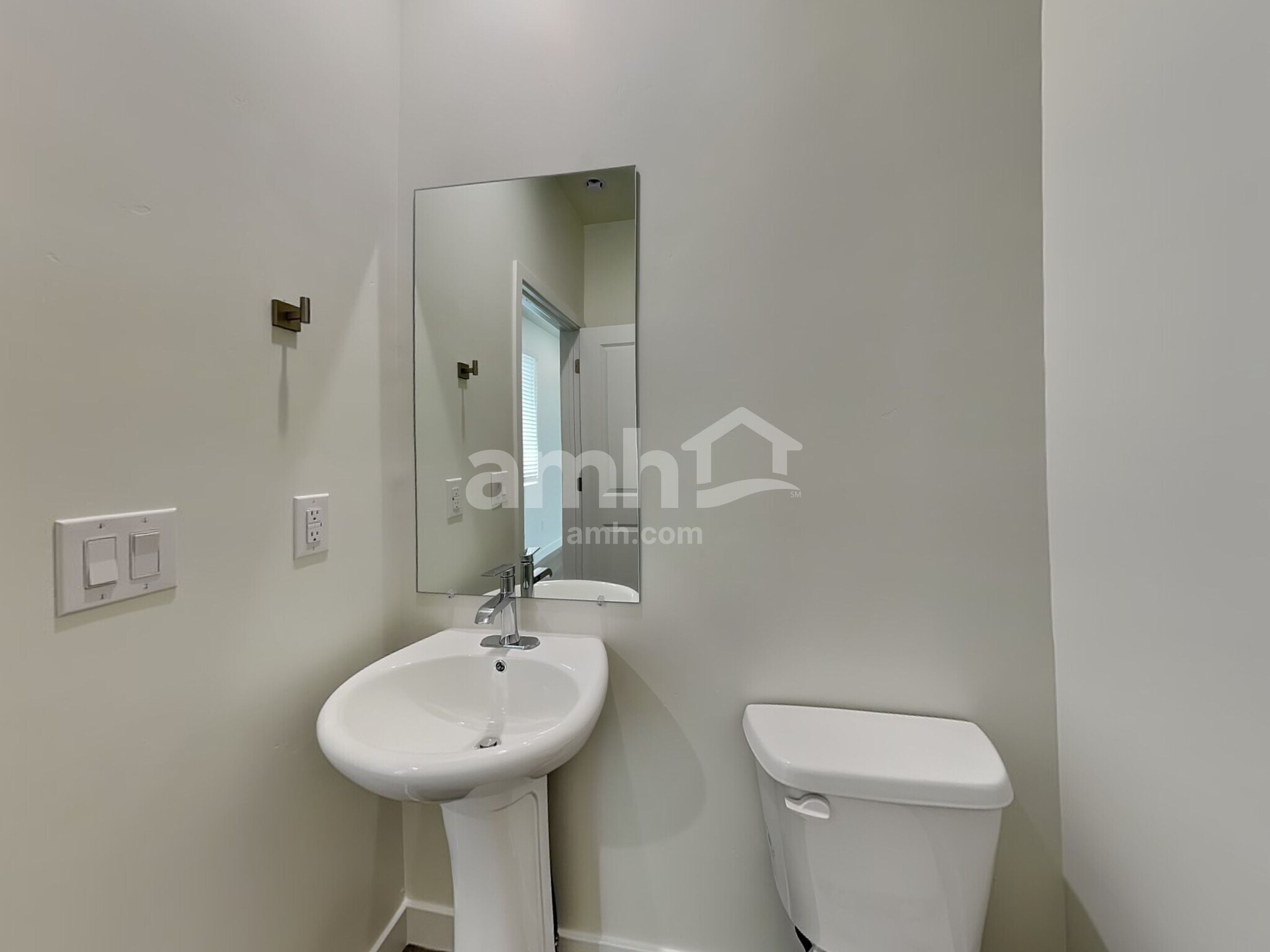 Building Photo - 1284 W Mahogany St