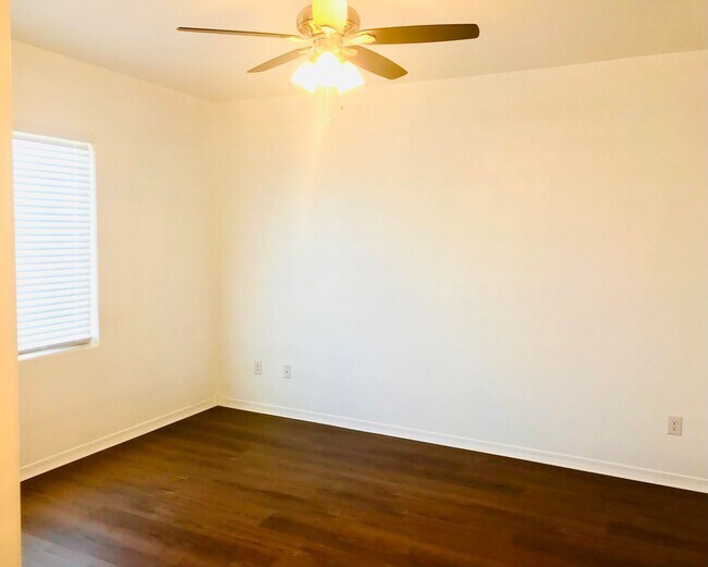 Building Photo - 12872 N White Fence Way