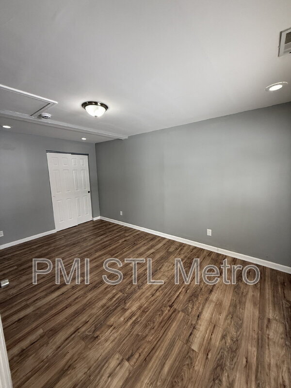 Building Photo - 9729 Lorna Ln