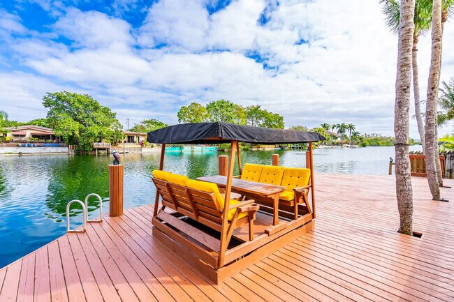 Building Photo - 1712 NE 18th Ave