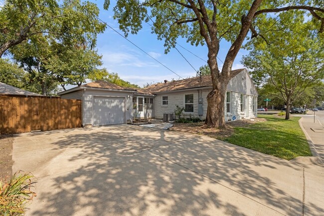 Building Photo - 9103 Forest Hills Blvd