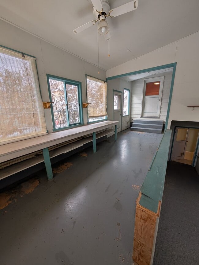 Building Photo - 722 Bryden Ave