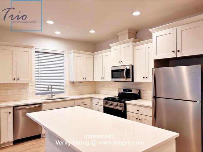 Building Photo - 2442 Brackenfern Blvd