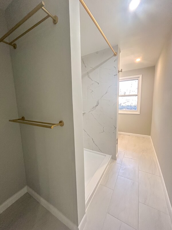 Building Photo - 15 Sloan Ln