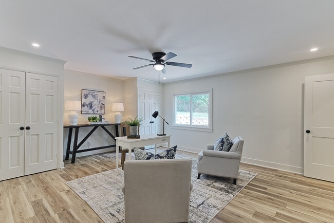 Building Photo - 607 Riverwood Pl
