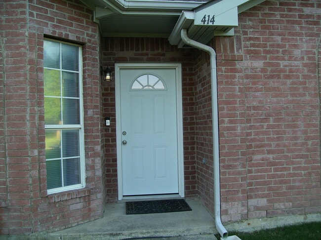 Building Photo - 414 Fleming St