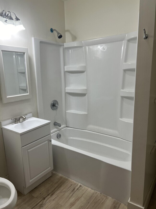 Building Photo - 210 W Richmond Ave