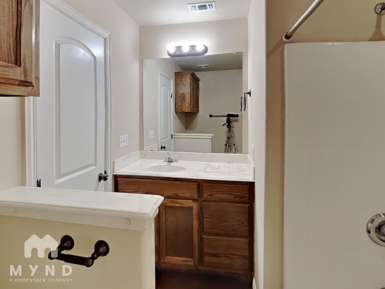 Building Photo - 115 Jolin Ln