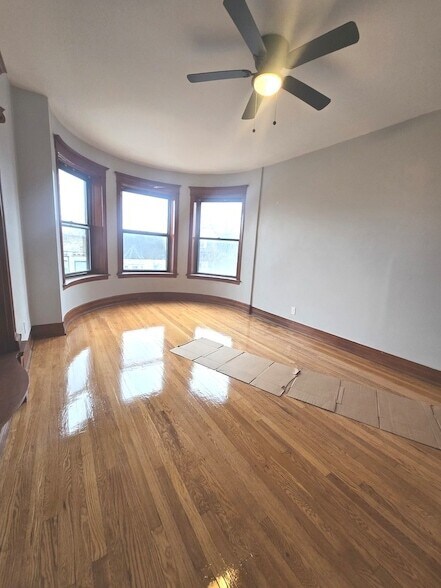 Building Photo - 4939 S Vincennes Ave