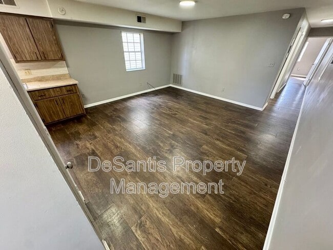 Building Photo - 542 5th Ave