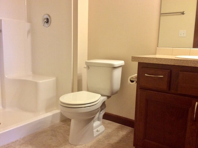 Building Photo - 4 bedroom, 3 bath Town home