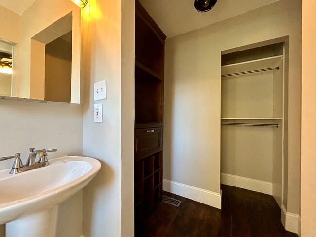 Building Photo - 217 Skyland Ave