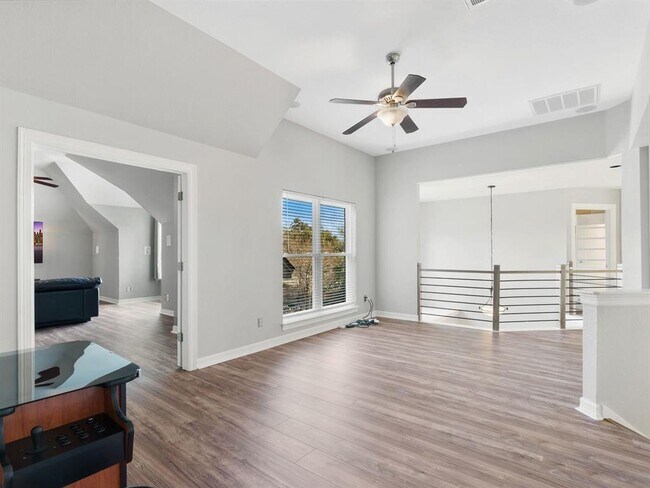 Building Photo - 1005 Overlook Bend