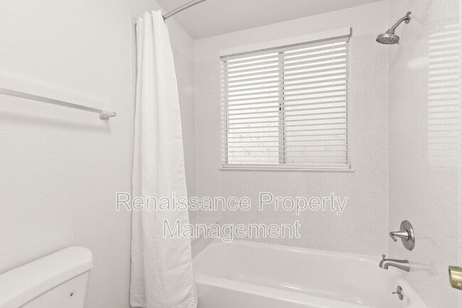 Building Photo - 165 Henry Ct