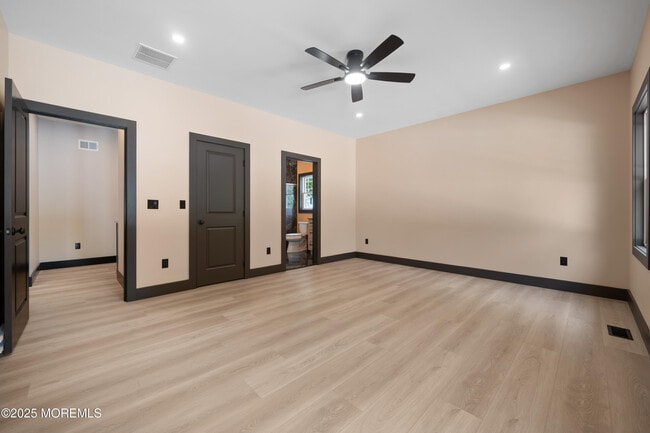 Building Photo - 10 Horner Ln
