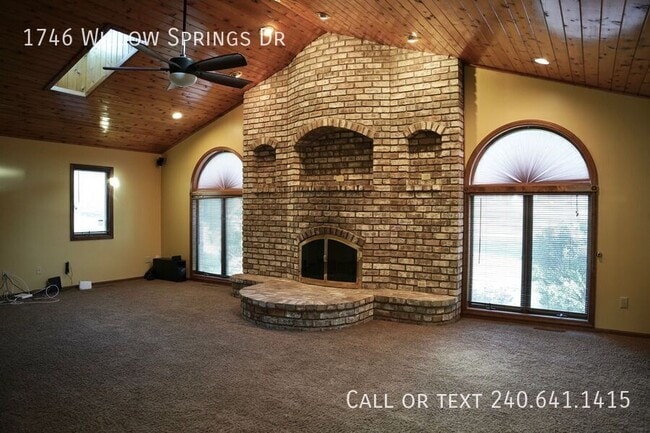 Building Photo - 1746 Willow Springs Dr