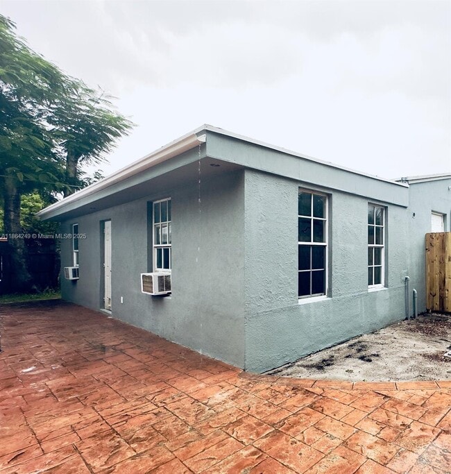Primary Photo - 1185 NW 125th St