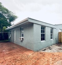 Building Photo - 1185 NW 125th St