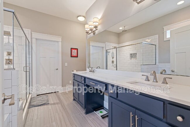 Building Photo - 980 Malquin Dr