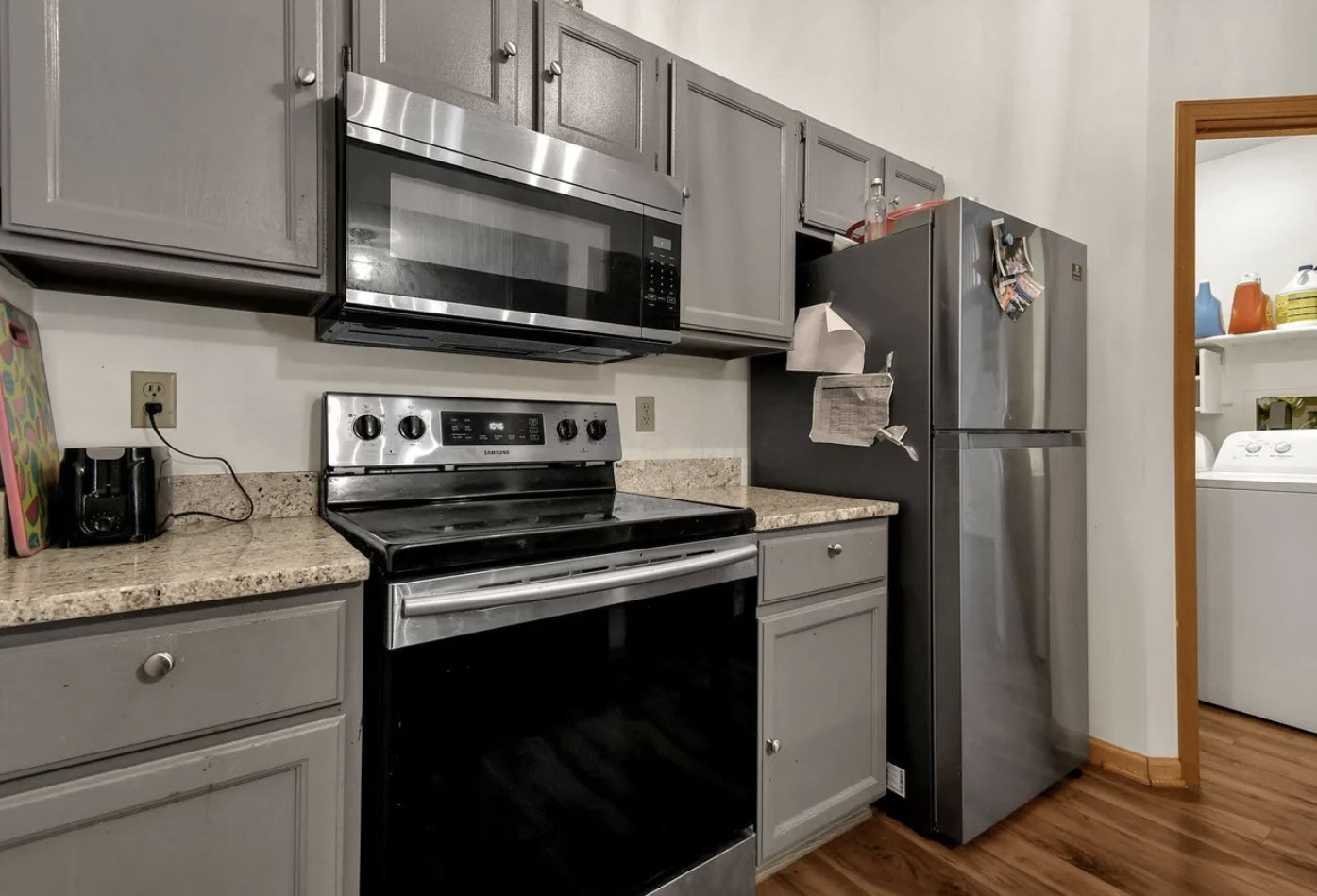 Building Photo - 1049 Sunrise Dr