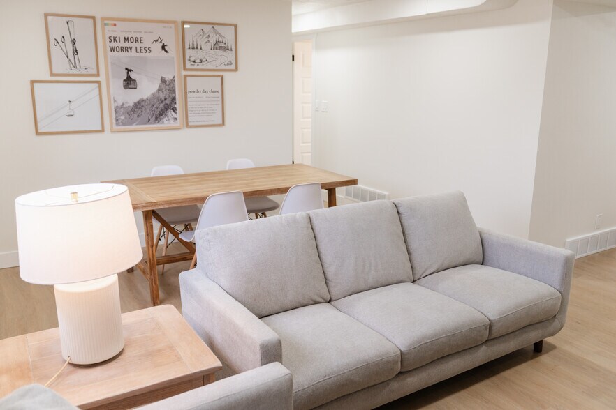 Building Photo - 6805 S Nye Dr