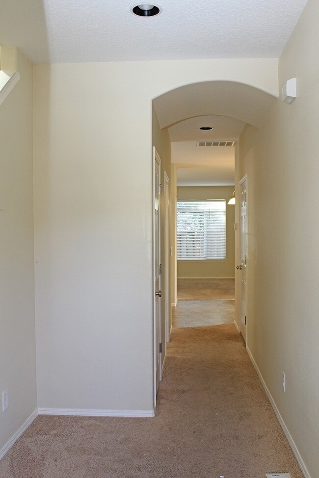 Building Photo - 937 SE Elina Ave