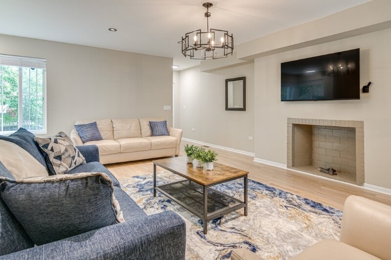 Building Photo - 1653 E 70th St