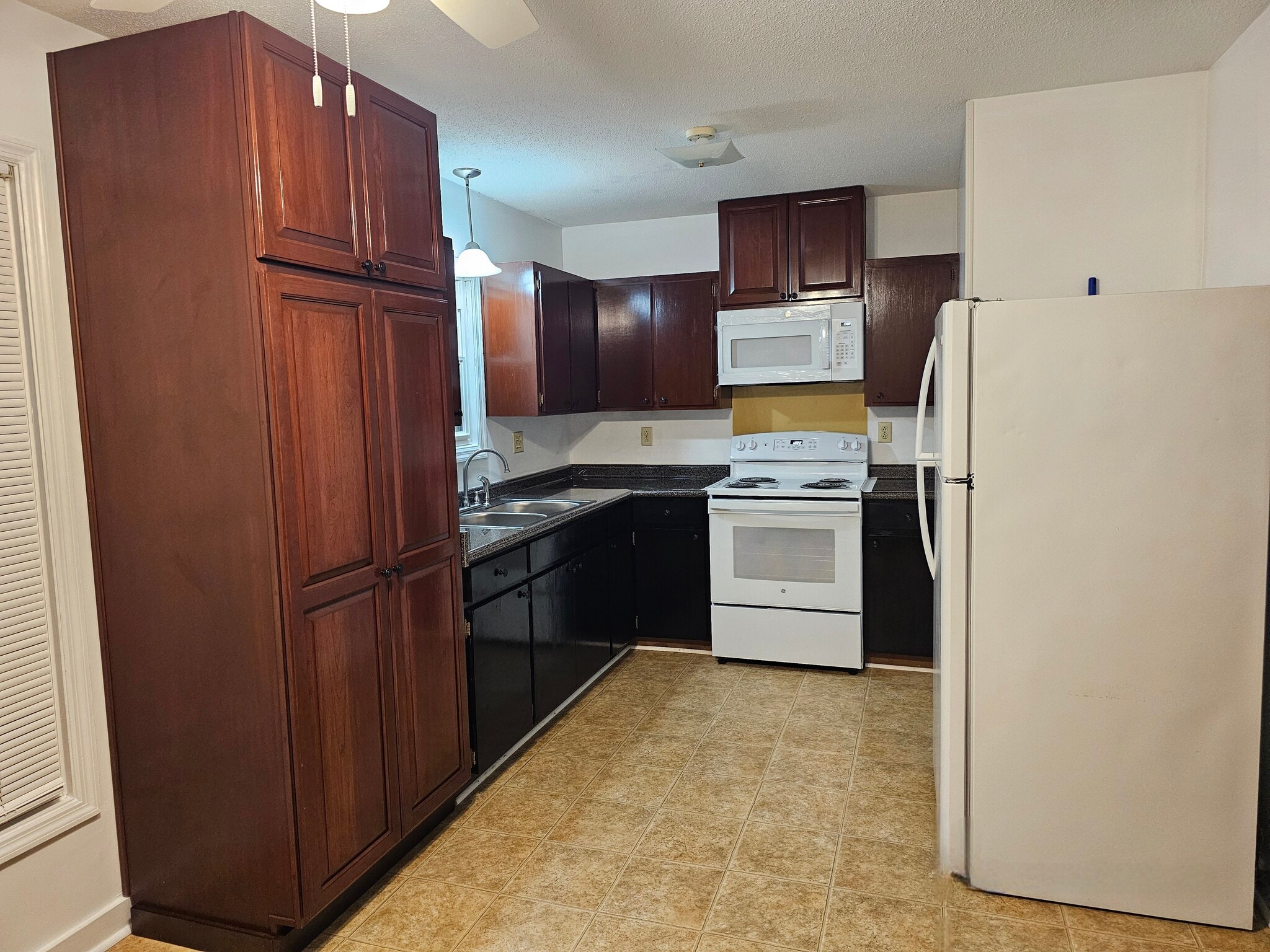 Newer stove and microwave - 404 Rams Rd