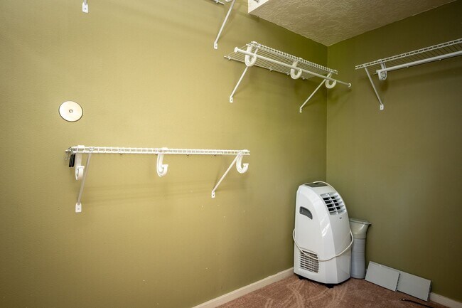 Building Photo - CONDO W/ A VIEW!!! CLOSE TO OHSU,PSU and M...