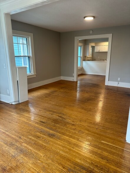 Building Photo - 37 Vick Park B