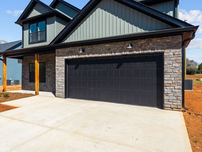 Building Photo - 1020 Gibson Rd