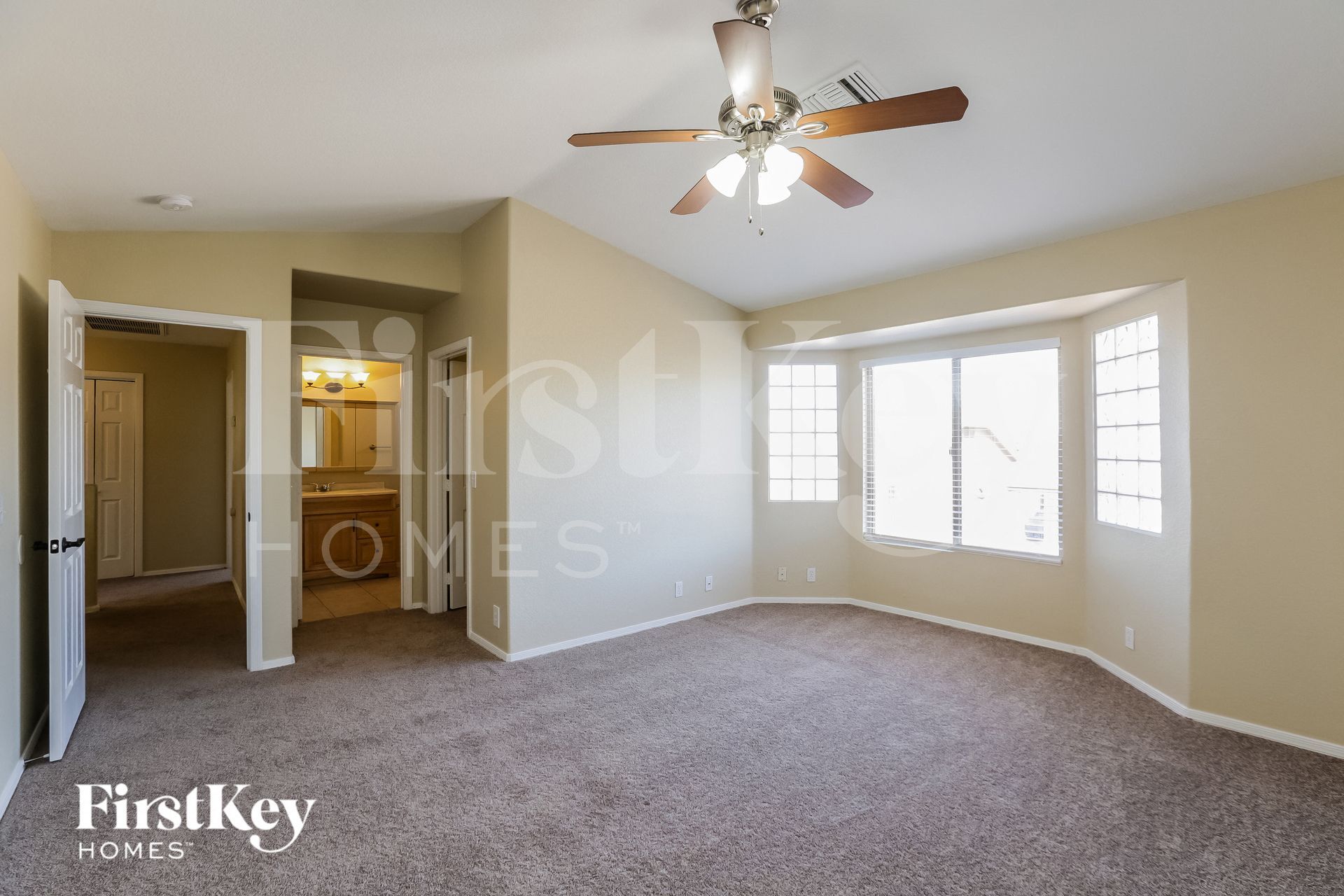 Building Photo - 8736 W Tuckey Ln