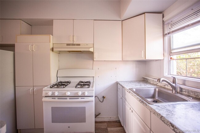 Building Photo - 345 Shore Rd