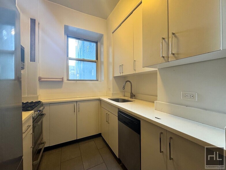 Building Photo - WEST 86 STREET