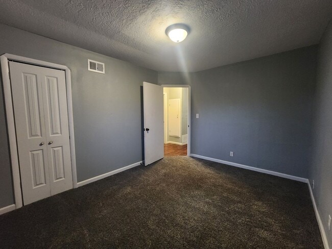 Building Photo - 3 Bedroom Home in Shawnee