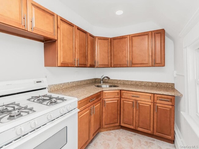 Building Photo - 552 N Broadway