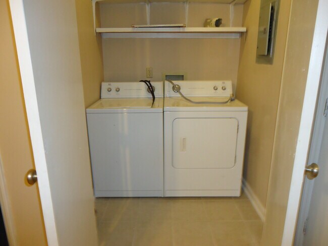 Washer/Dryer - 4220 Craig Ave