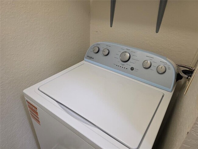 Building Photo - 4102 Central Sarasota Pkwy