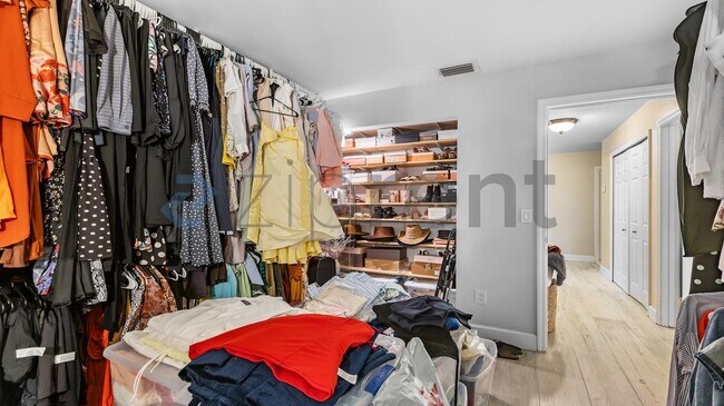 Building Photo - Unit N/A