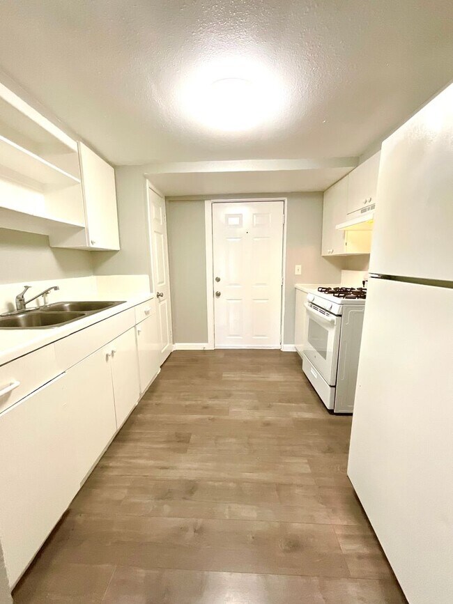 Building Photo - 602 Lovett Ave