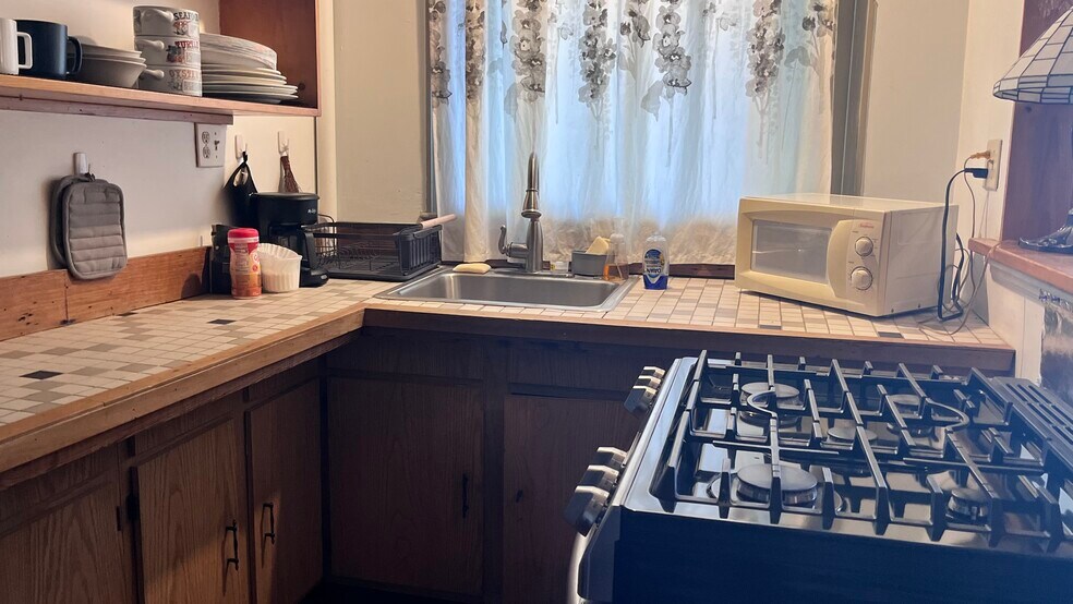 Kitchen - 1808 Esplanade Ave