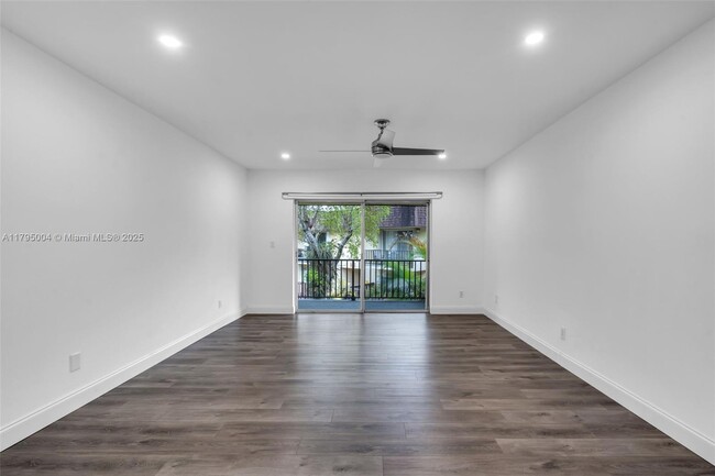 Building Photo - 13712 SW 90th Ave