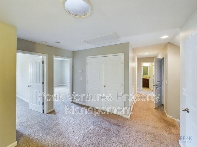 Building Photo - 11 Endeavor Cir