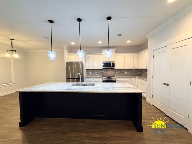 Building Photo - Spacious 5-Bedroom Home in Northern Pines, Fort Walton Beach!