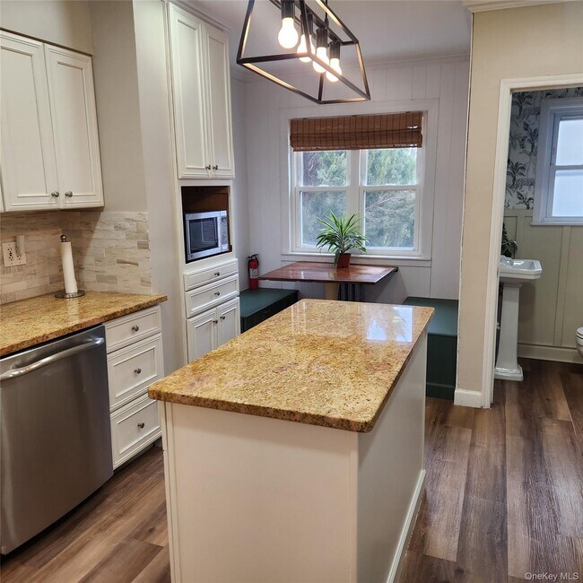 Building Photo - 71 Davis St