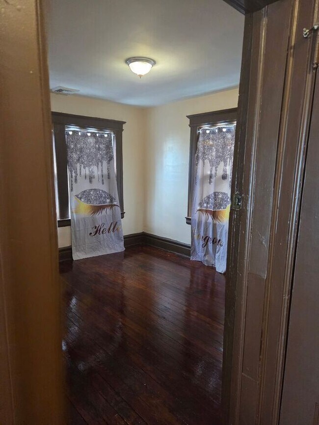 Building Photo - Spacious Newark Home – 7 Bedrooms, 2 Kitchens