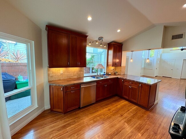 Building Photo - 2 Bedroom Plus Office House in Carlsbad