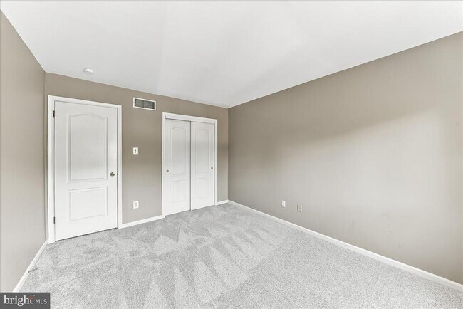 Building Photo - 400 Wooded Way