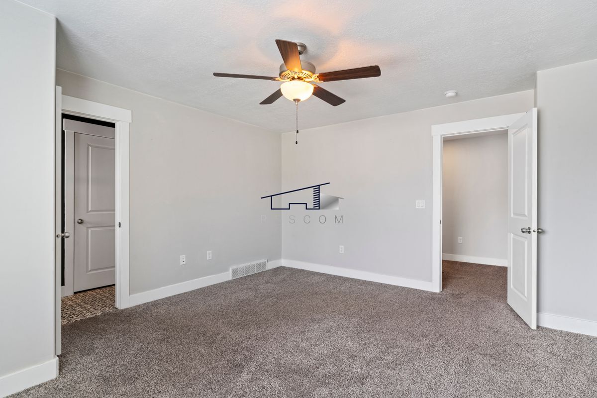 Building Photo - 6471 Aspen Ln