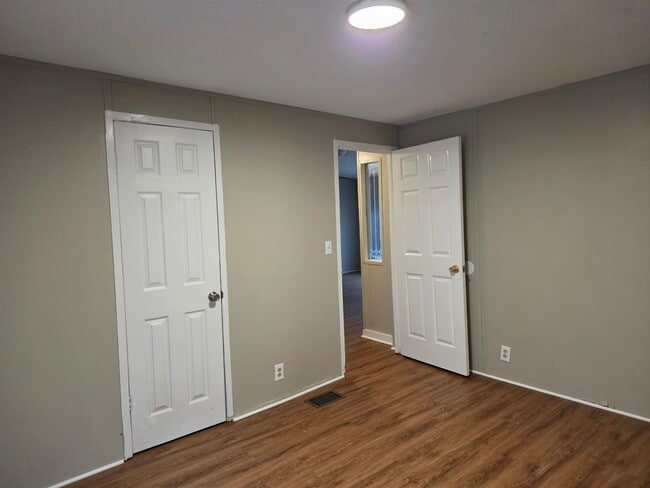 Building Photo - 2956 Lake Park Rd